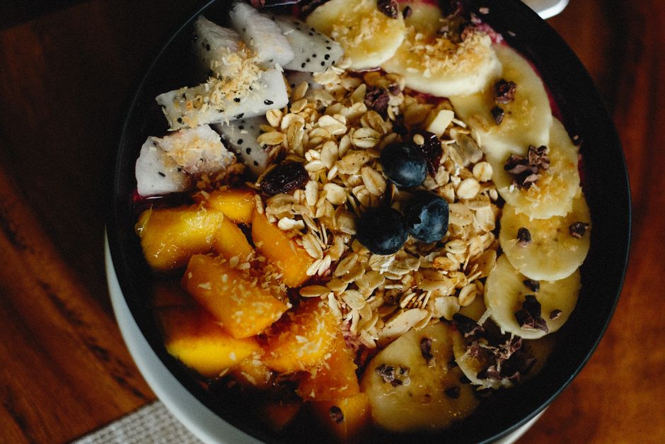A vibrant breakfast bowl filled with fresh fruits, oats, and granola for a healthy meal.